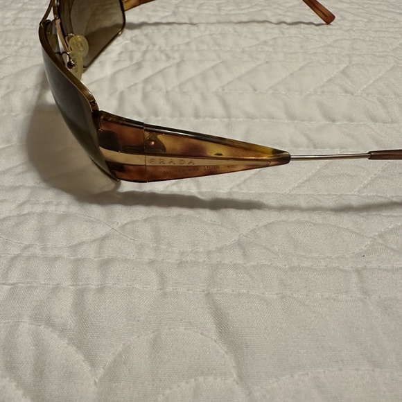 PRADA sunglasses - Picture 2 of 4